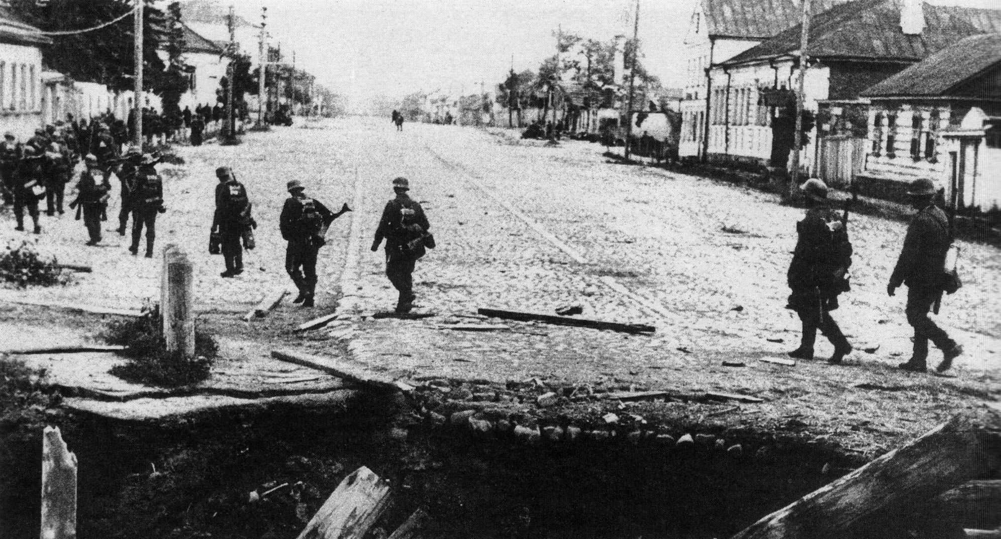 Фото 2. Немецкая пехота в Орше. 1941.jpg.jpg