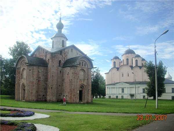 Фото 37. Две церкви на Ярославовом Дворище.jpg