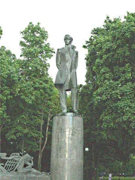 25. Памятник Лермонтову.JPG