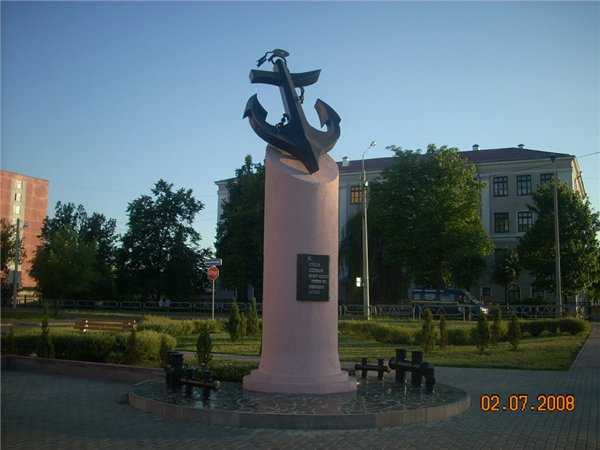 27. Памятный знак в честь моряков, освобождавших Бобруйск.jpg