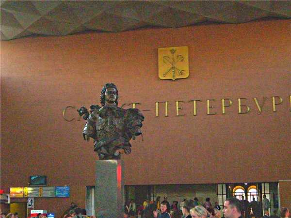 4а Бюст Петра на Московском вокзале.jpg
