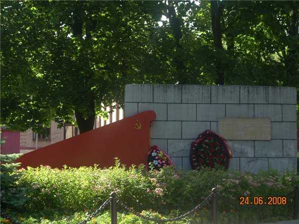 5. Памятник в честь войсковых соединений освобождавших Бобруйск.jpg