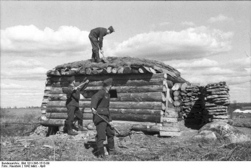 FileBundesarchiv Bild 101I-395-1513-09, Russland, Luftwaffensoldaten, Holzbunker.jpg.jpg