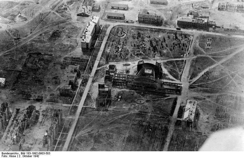 FileBundesarchiv Bild 183-1992-0903-503, Russland, Kampf um Stalingrad, Luftangriff.jpg.jpg